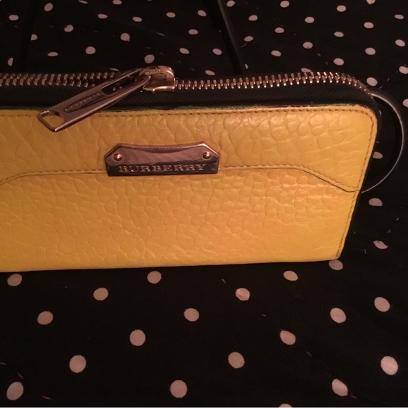 AUTHENTIC BURBERRY WALLET - Picture 11 of 13